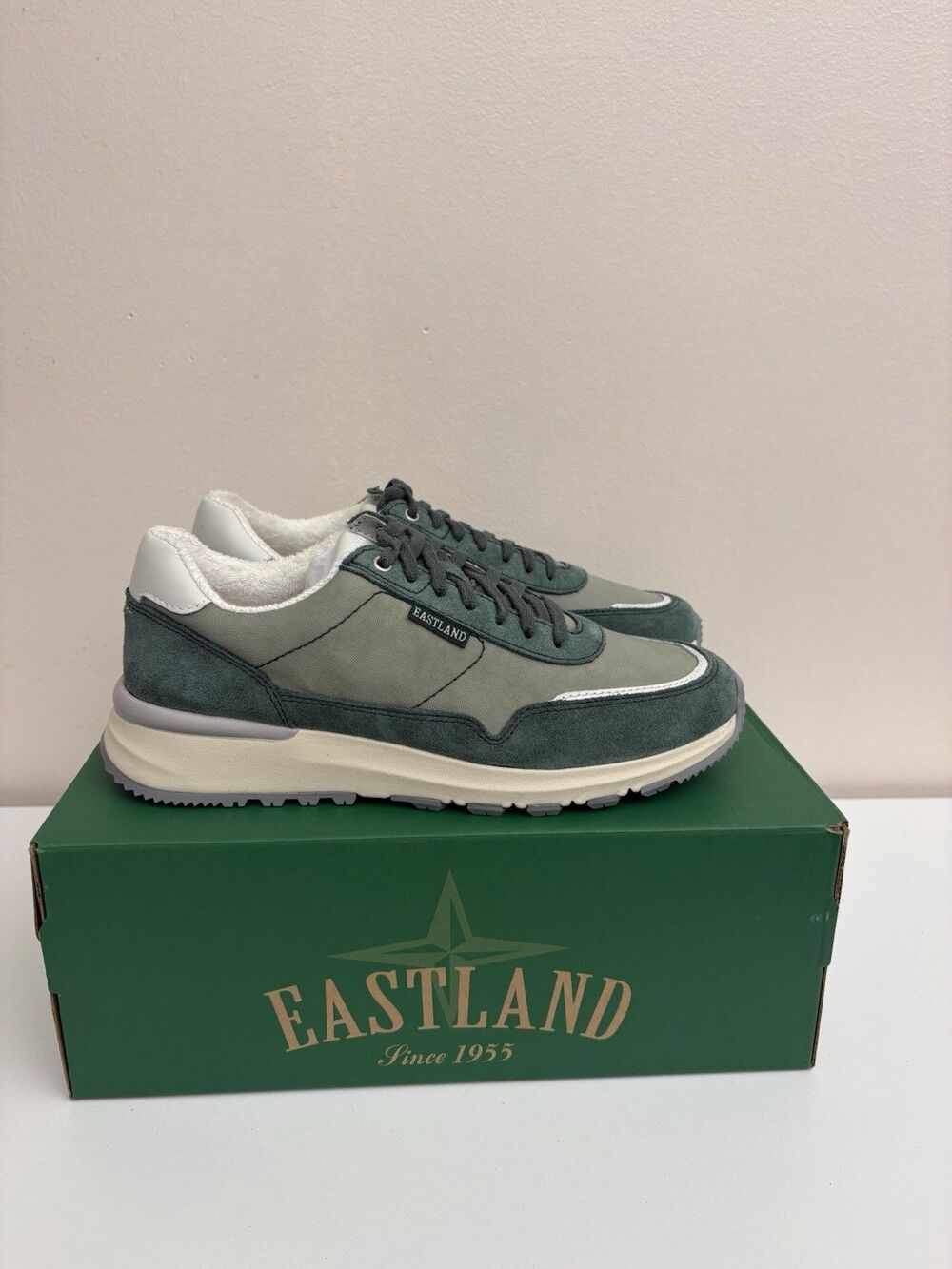 Eastland Leap Jogger Womens Size 7.5 M Sage Green Sneakers 3336-84M NIB